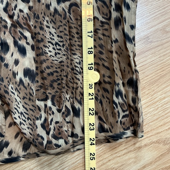 Chico's Leopard Print Silk Blouse Size 2 (large) - Picture 9 of 11